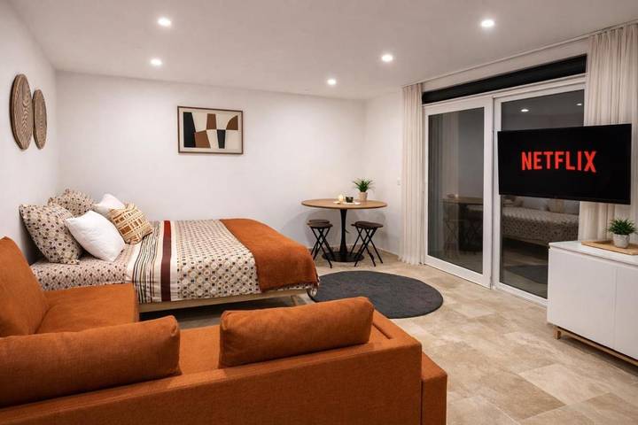 Maison d’hôte pour 4 personnes, avec Balcon et Terrasse ainsi que Jardin et Piscine dans Torcy - 4
