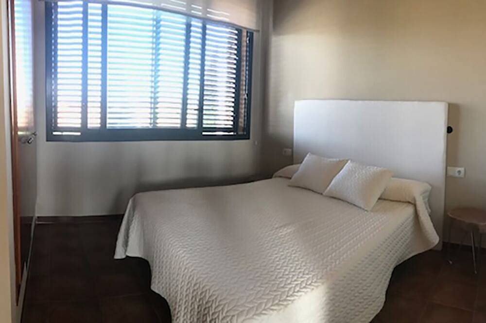 Paceful single design house with pool and garden 5min far to beaches. in Albons, Costa Brava
