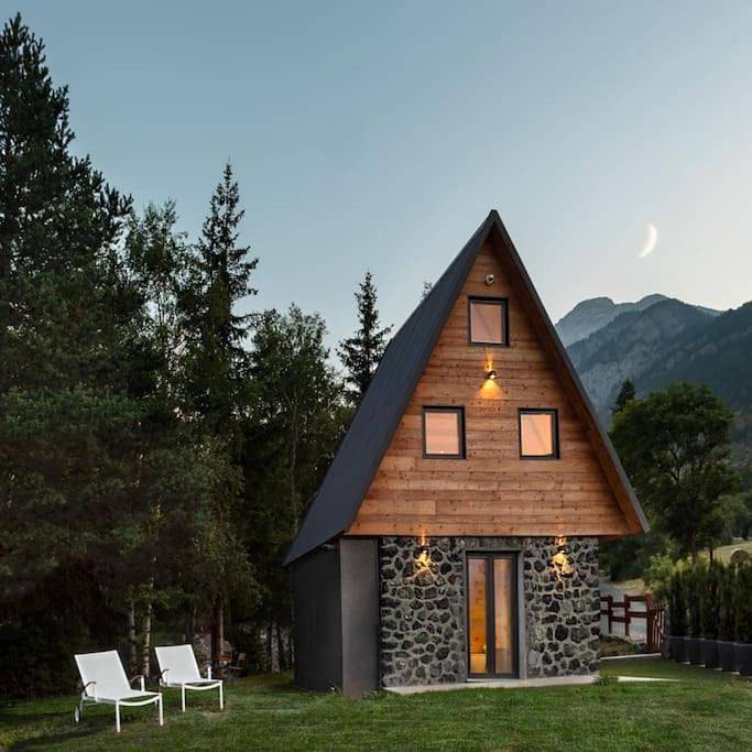 Casa vacanza per 2 persone, con Balcone e Terrazza nonché Giardino e Panorama a Cesana Torinese