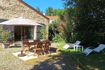 Gîte pour 5 personnes, avec terrasse et jardin à Martinet