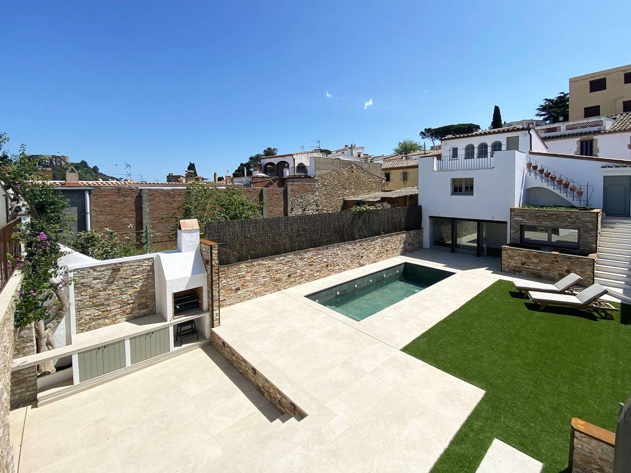 Alquiler casa de pueblo con piscina en el centro de Begur in Begur, Costa Brava