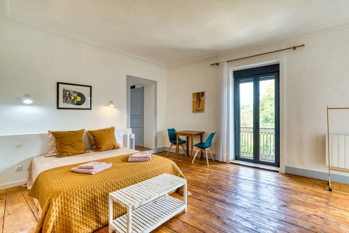 Chambre d’hôte pour 4 personnes, avec balcon et jardin dans l' Hérault