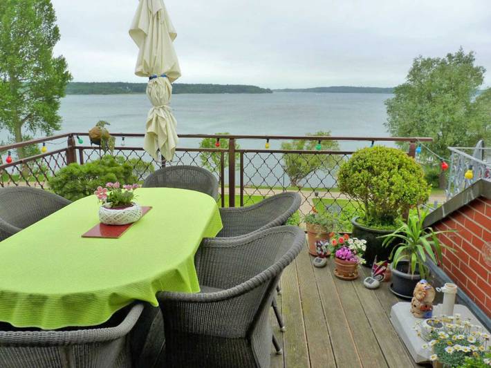 Ferienwohnung für 2 Personen, mit Terrasse und Seeblick an der Müritz