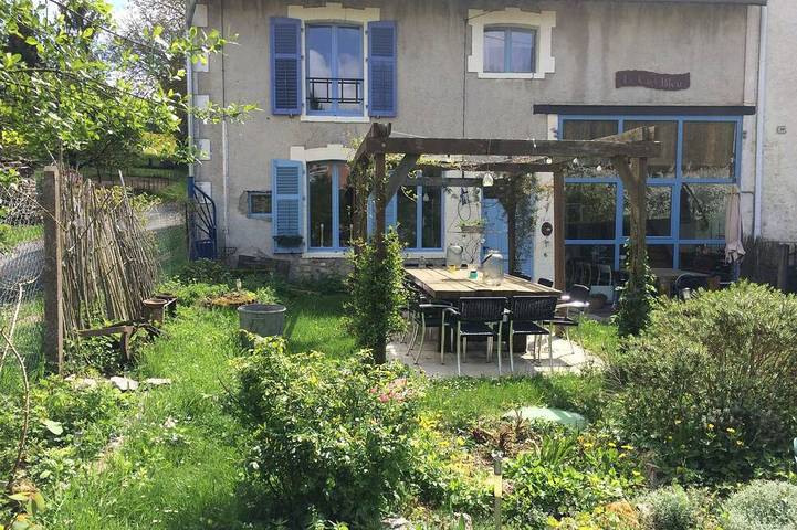 Chambre d’hôte pour 15 personnes, avec jardin dans la Meuse