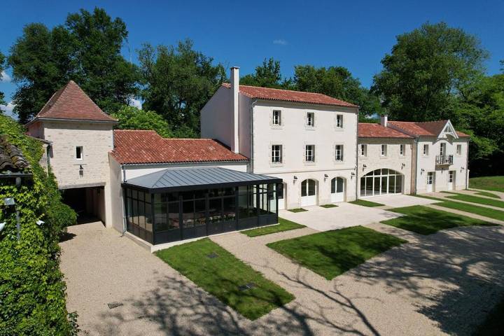 Location de vacances pour 19 personnes, avec terrasse et vue, animaux acceptés à Pomerol