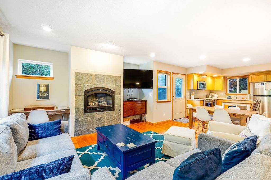 Entspannendes, hundefreundliches Haus mit Terrasse und geräumigem Wohnbereich. (Mca # 439) in Manzanita, Tillamook County