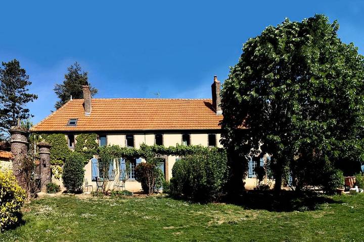 Location de vacances pour 2 personnes, avec Terrasse ainsi que Jardin et Vue à Turny