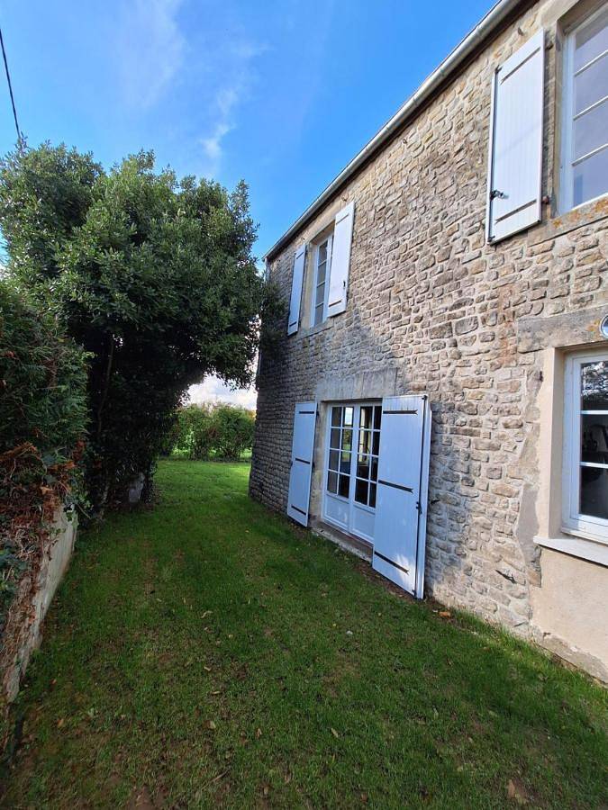 Location de vacances pour 6 personnes, avec vue ainsi que jardin et terrasse, animaux acceptés à Trévières - 2