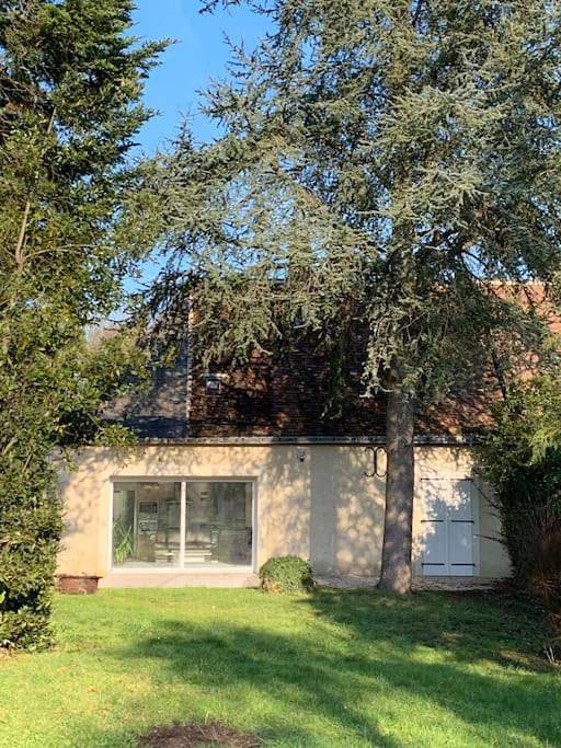 Location de vacances pour 6 personnes, avec piscine ainsi que jardin et vue à Montreuil-le-Henri