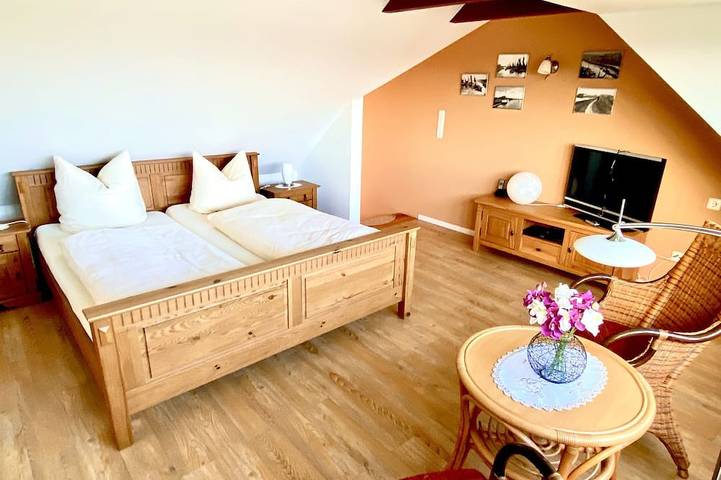 Ferienhaus für 2 Personen, mit Terrasse und Garten in Greetsiel - 2