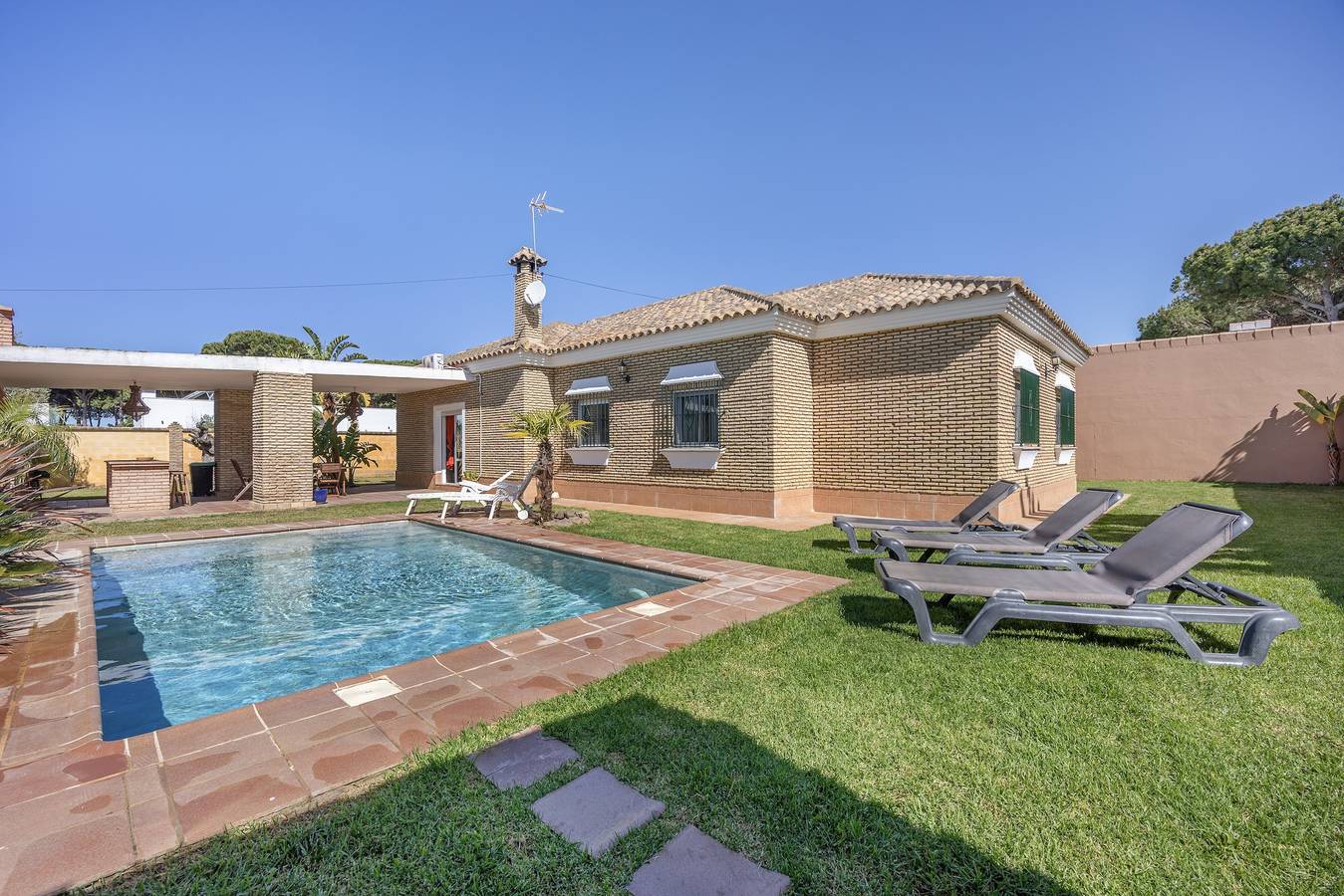 Villa 'Olivos 1C' avec piscine privée, Wi-Fi et climatisation in Chiclana de la Frontera, Costa de la Luz