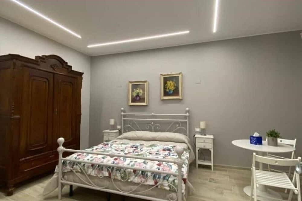 Apartamento entero, The House in the Alley Room 3 in Casale Monferrato (Town), Casale Monferrato