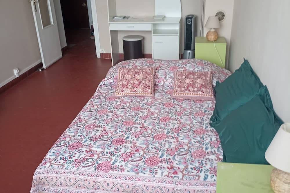 Appartement entier, T1 vue mer Port de Toulon...... in Toulon, Côte méditerranéenne (France)