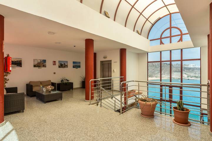 Apartamento entero, Vivienda vacacional Su Eminencia cerca de la playa con vistas al mar y piscina compartida in Playa del Cura, Mogán
