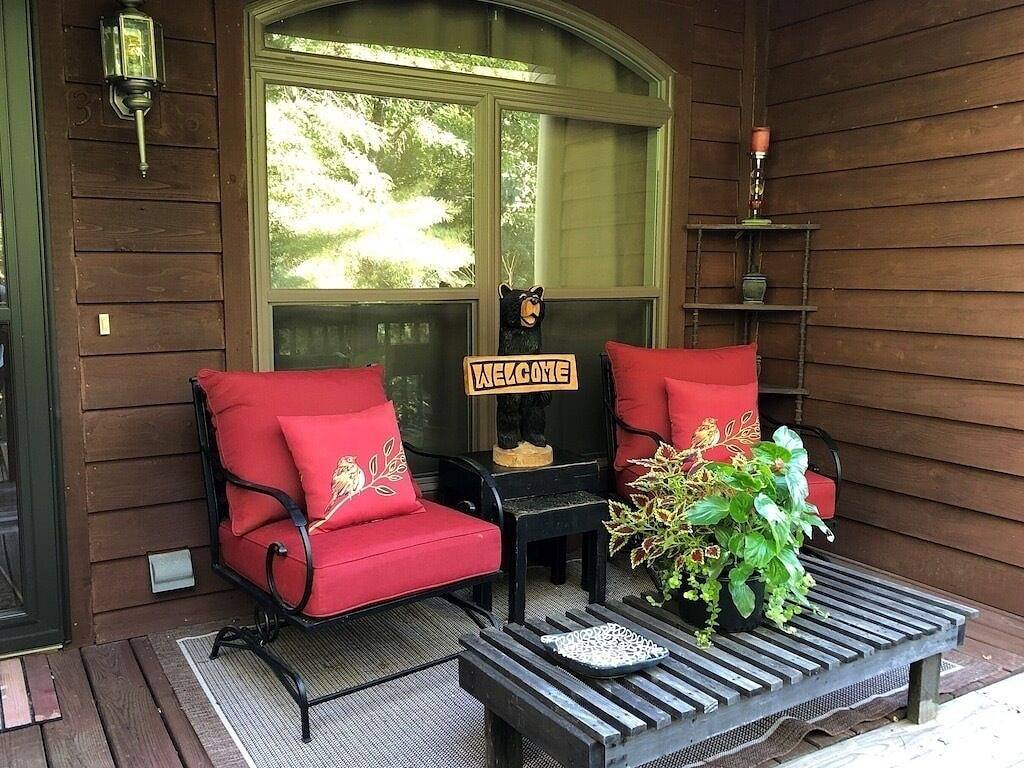 Ganze Wohnung, Beautiful, Breathtaking Wren Condo overlooking Toxaway Falls in Lake Toxaway