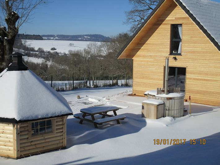 Maison de campagne pour 7 personnes, avec terrasse et jardin ainsi que sauna et jacuzzi, animaux acceptés dans Perpezat