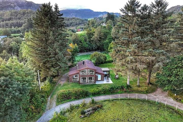 Ferienhaus für 9 Personen, mit Terrasse und Garten