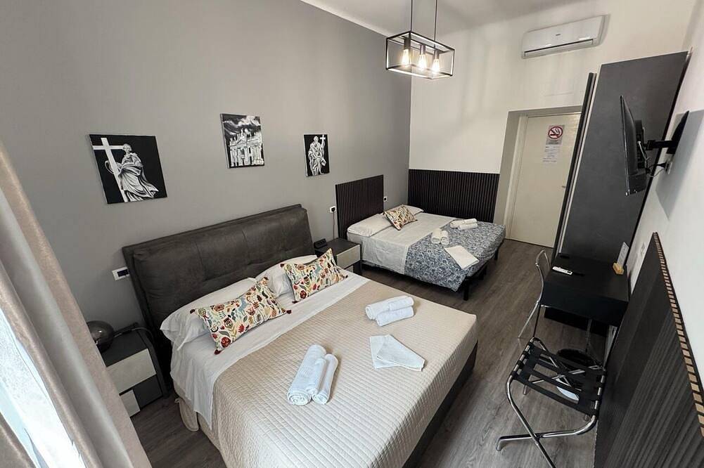 Ganze Wohnung, New Modern 6Br Apt in der Nähe von Colosseo in Rom, Rom Provinz