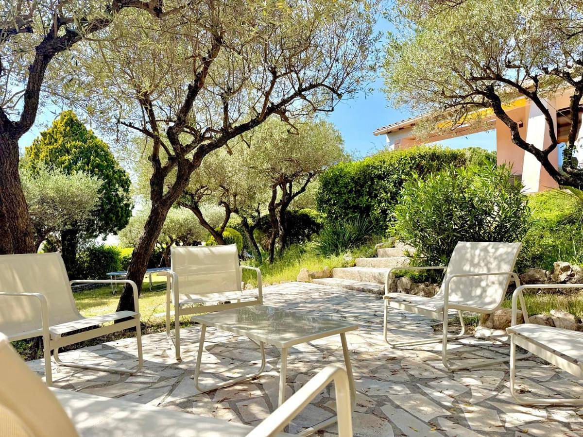 L’Olivaie • Villa 8 pers piscine & jardin in Caveirac, Région de Nîmes