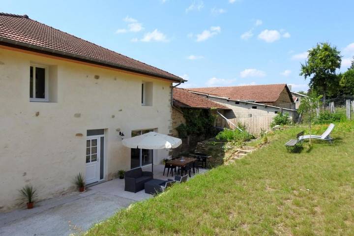 Location de vacances pour 6 personnes, avec jardin dans Dommartin-le-Franc - 4