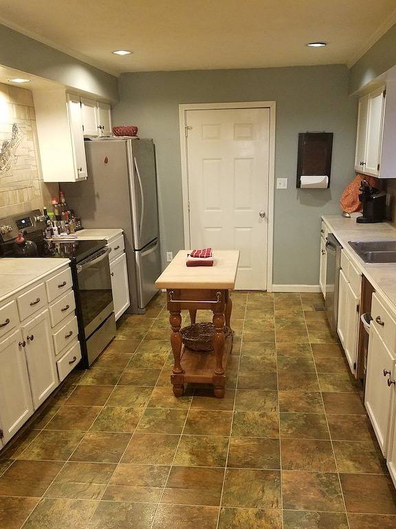 Vacation rental for 18 people, with yard in Lake Barkley