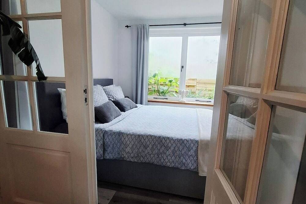 Appartement entier, Canal apartment + garden + Bbq ~ 10mins walk to center in Haarlem, Mer du Nord Pays-Bas