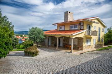Zimmer für 3 Personen in Nordportugal, Portugal, Bild 2