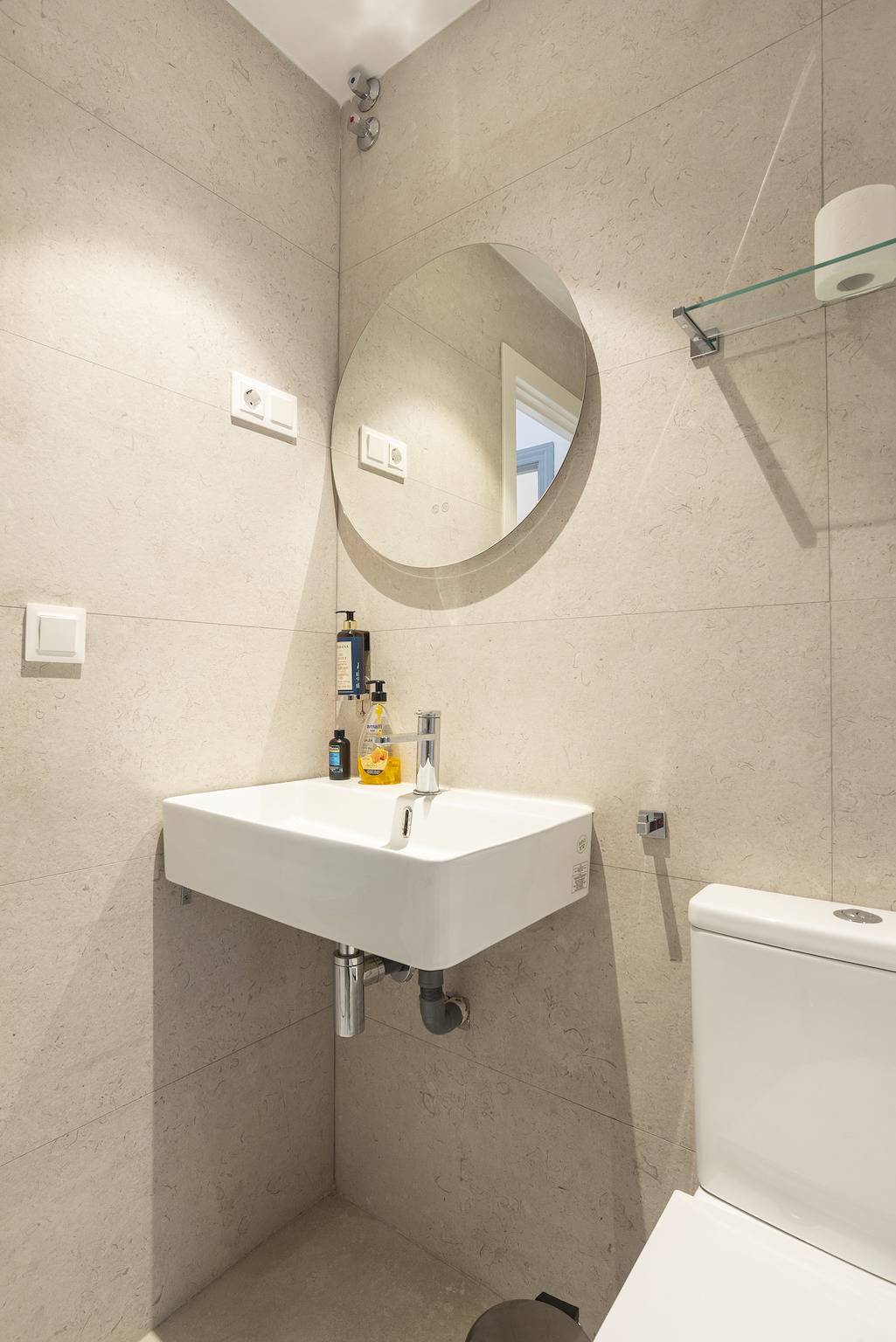 Hel lejlighed, Cobertizo B - Booking.com, Vrbo, Holidu in Centro (Málaga), Malaga