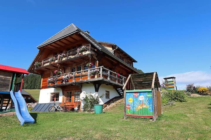 Apartamento entero, Apartamento 'Ferienwohnung Schneeflocke, 60 Qm' con vistas a la montaña, jardín compartido y balcón in Titisee-Neustadt, Selva Negra (zona sur)