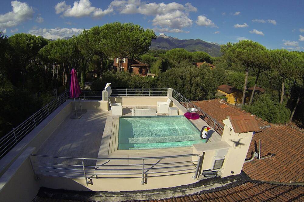 Villa in Marina Dei Ronchi mit 7 Schlafzimmern 14 Schlafplätzen in Massa, Italienische Riviera