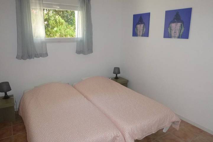 Gîte pour 4 personnes, avec terrasse et jardin dans Plage Du Pradeau - 4