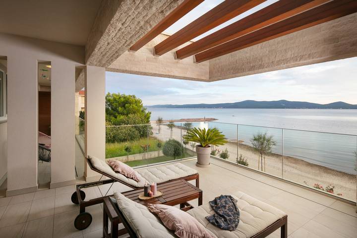 Ferienhaus für 8 Personen, mit Garten und Terrasse in Sukosan