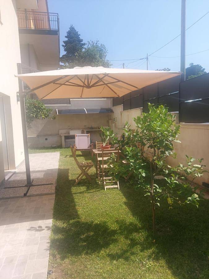 Casa vacanza per 4 persone, con Terrazza e Giardino a Valverde (Catania)