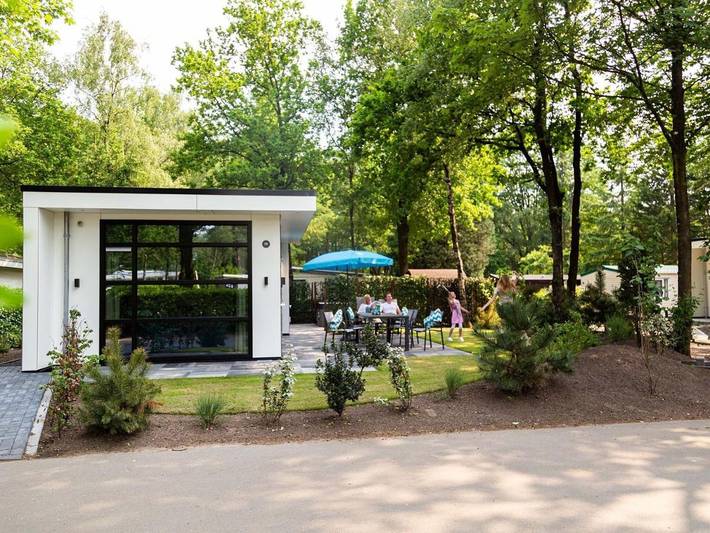 Chalet voor 4 personen, with Terras and Tuin as well as Zwembad and Sauna in Ede