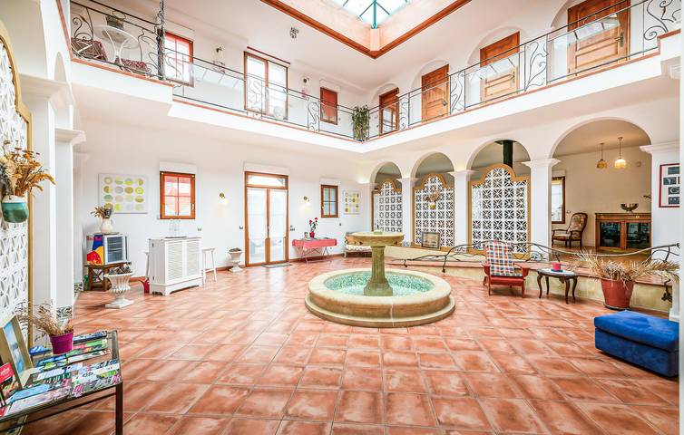 Appartement confortable avec piscine, jardin et WiFi près de la plage in Saint-Cyr-sur-Loire, Région de Tours