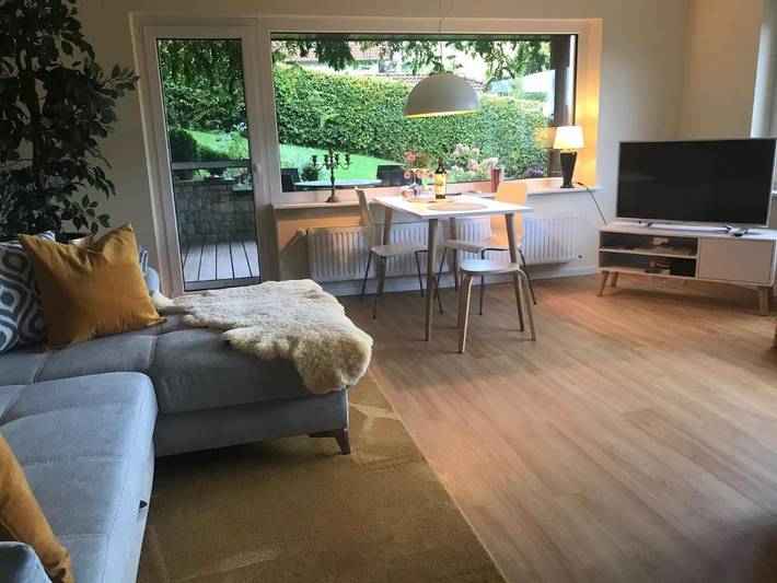 Ferienwohnung für 2 Personen, mit Whirlpool und Terrasse sowie Garten und Ausblick in Frankenberg (Eder)