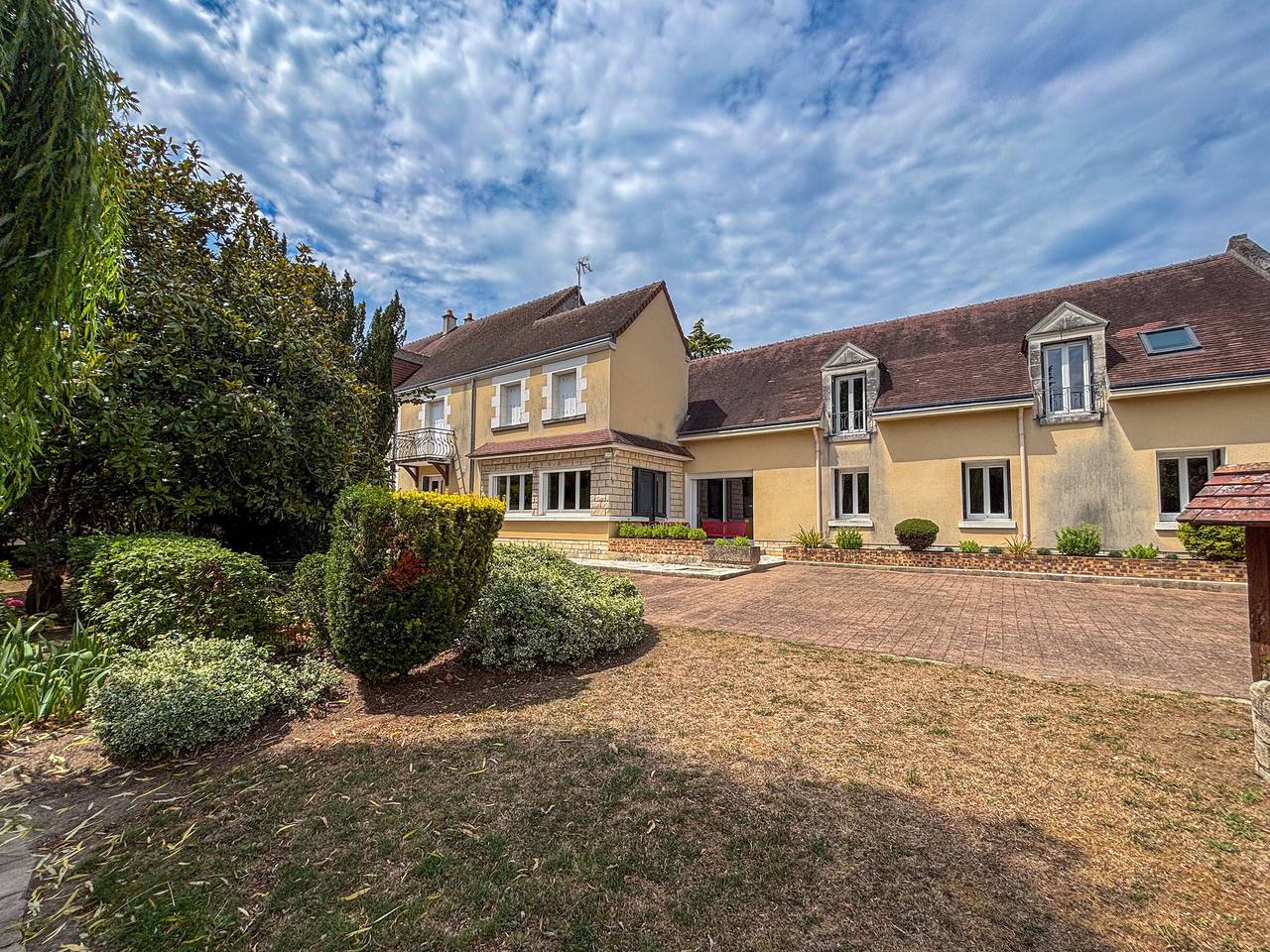 Spacious Cottage near Valençay with Shared Heated Pool, Tennis & Lake Access in Faverolles, Loire Valley