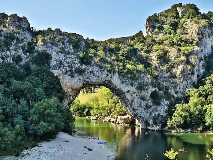 Hôtel pour 4 personnes, avec piscine, animaux acceptés à Grospierres - 3
