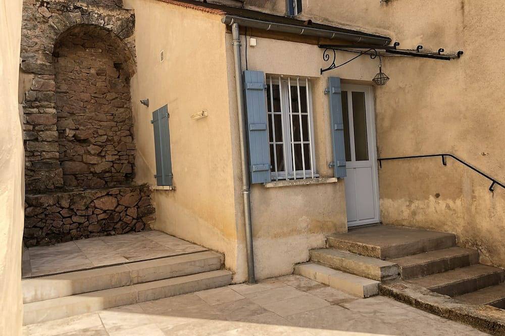 Pont Pinard building and its pink granite for 2 in Semur-en-Auxois, Montbard region