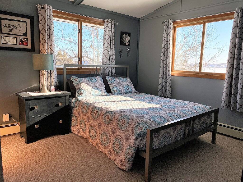 Hazel House steps from Boat Launch in St. Ignace, Mackinac County