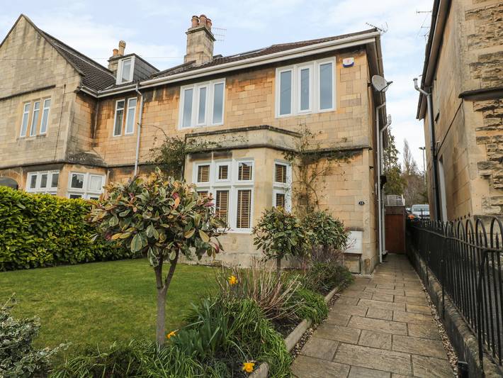 Holiday home for 12 people in Bath