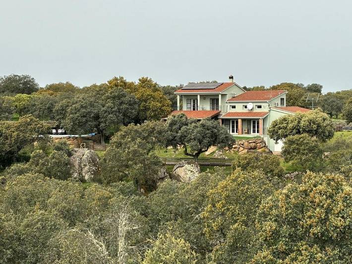 Casa rural para 6 personas, con jardín además de vistas y piscina en Salvatierra de Santiago
