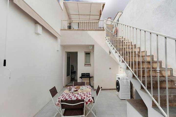 Apartamento entero, Apartamento 'Dimora Collina 3' con terraza, Wi-Fi y aire acondicionado in Sannicola, Golfo de Tarento