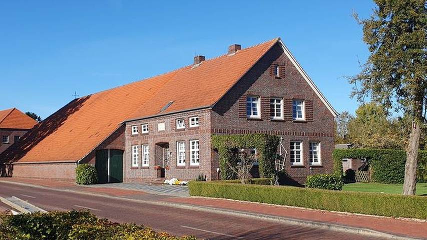 Ferienhaus für 9 Personen, mit Garten in Uplengen