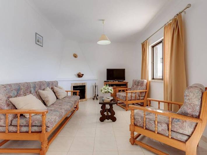Villa for 6 people, with garden and pool in Luz
