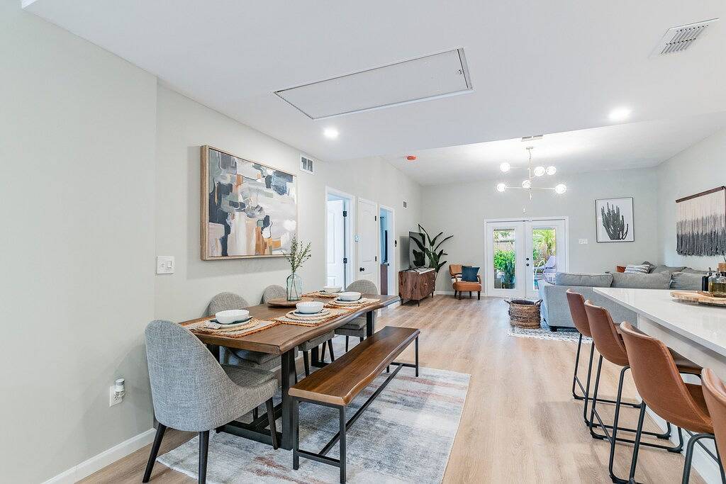 Home w/heated pool 10 mins to Clearwater Beach! in Largo, Pinellas County