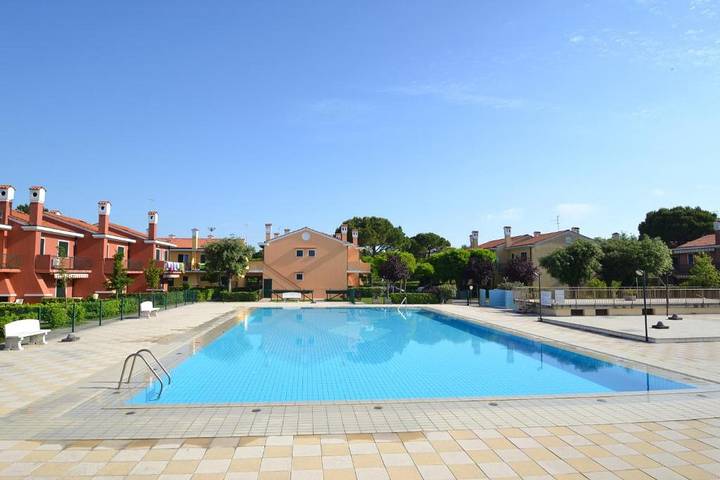 Ferienhaus für 6 Personen, mit Garten und Pool, kinderfreundlich in Bibione