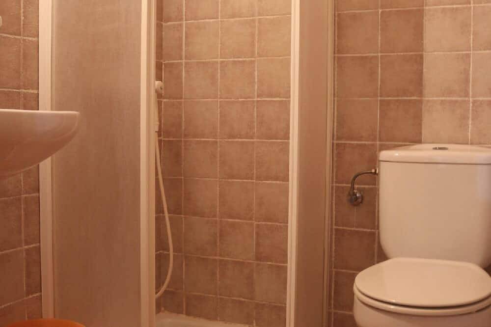 Appartement entier, Bungalow rural confortable, calme et agréable avec une belle et rustique terrasse in Sant Ferran de Ses Roques, Formentera