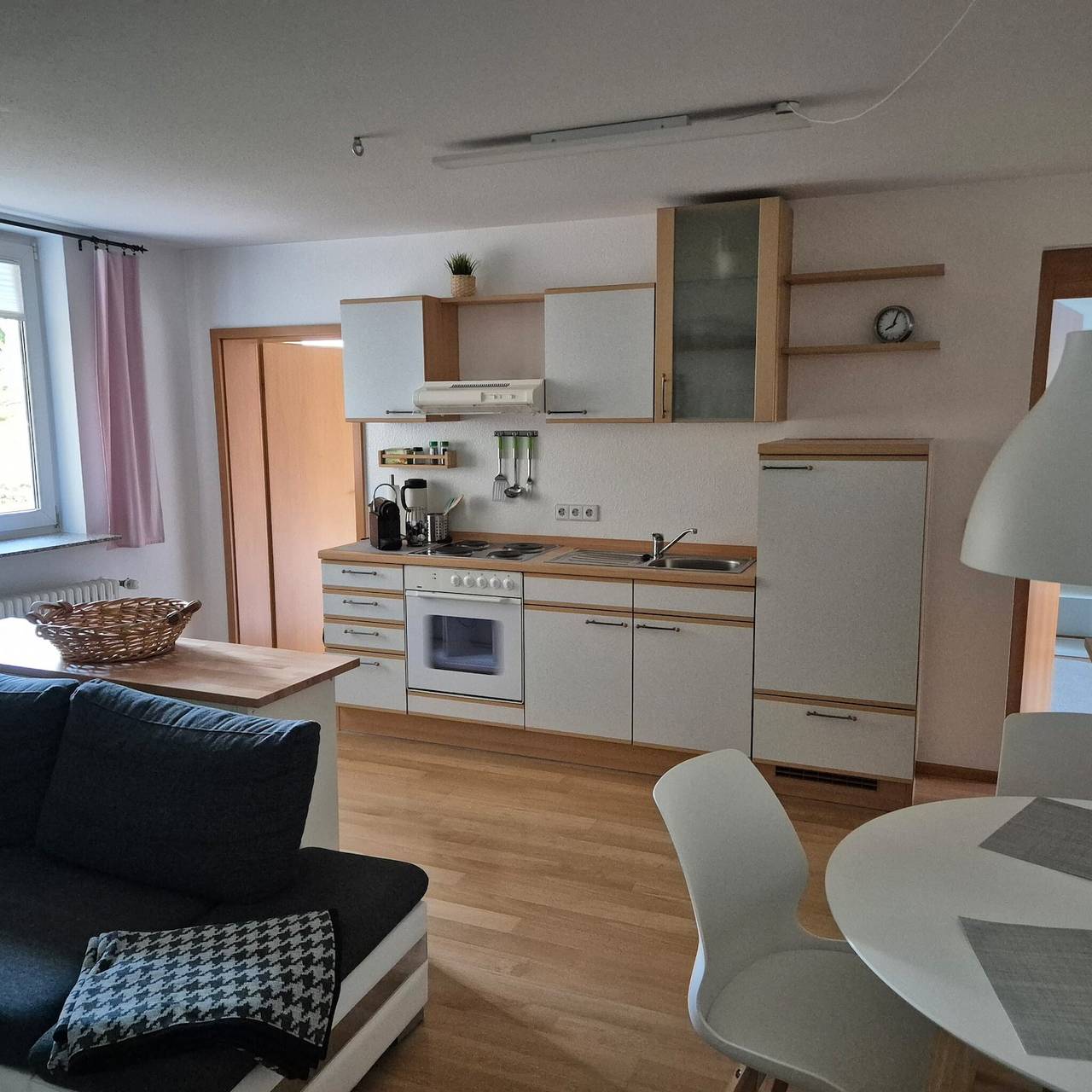 Ganze Wohnung, Ferienwohnung 'Kleine Pause' mit privater Terrasse, privatem Garten und Wi-Fi in Emmendingen, Südschwarzwald