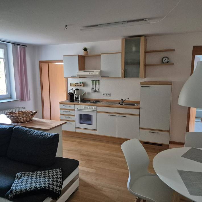 Hel lägenhet, Holiday Apartment 'Kleine Pause' with Private Terrace and Wi-Fi in Emmendingen, Südschwarzwald